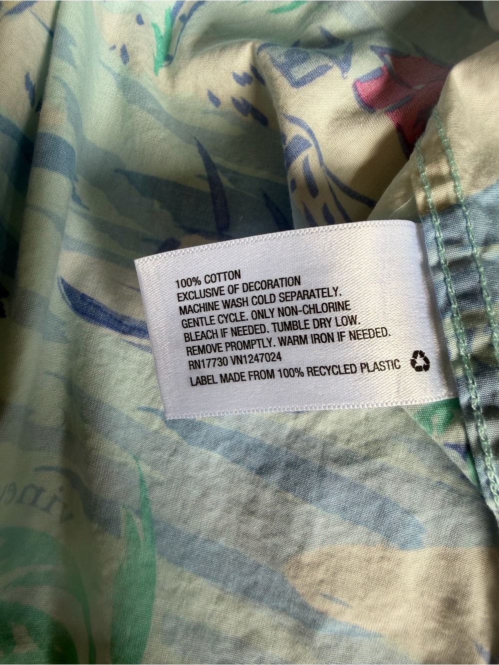 Vineyard Vines Hawaiian Blue Beach Print Button-Down Shirt Casual Men’s Small - Picture 4 of 4